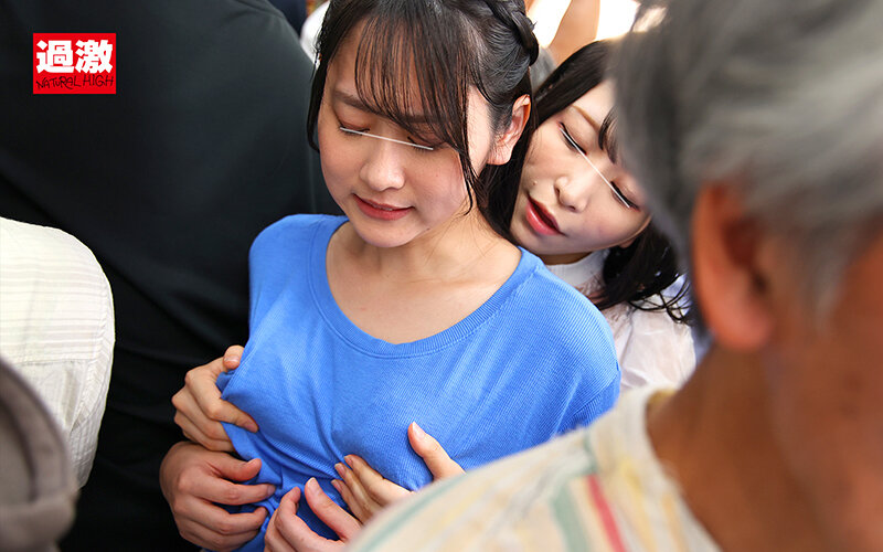 薄手のTシャツの上から勃起乳首を弄り倒すシーン【レズ痴漢】